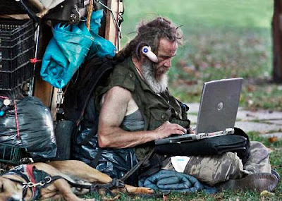 homeless-man-goes-wireless.jpg